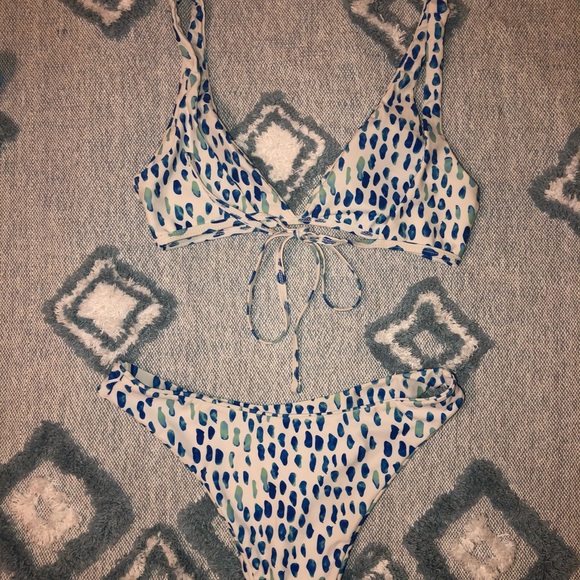 Bikini - Picture 2 of 2